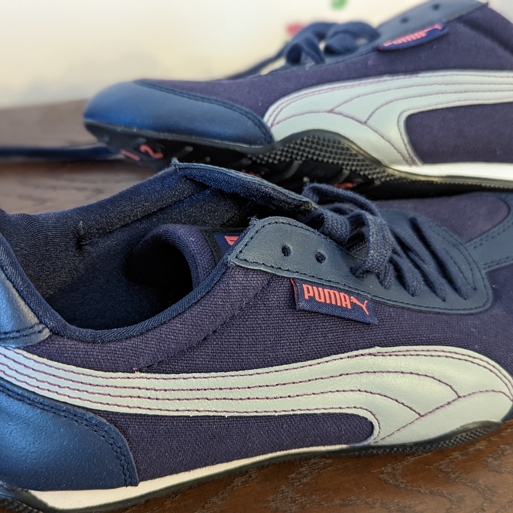 7.5 Women's Puma Sneakers